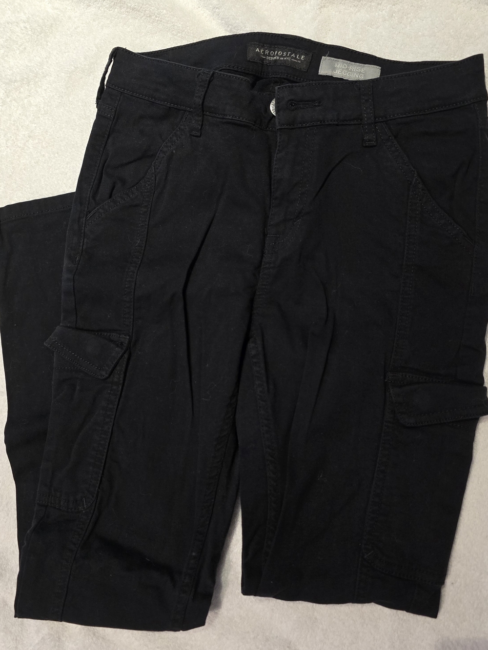 Aeropostale Women's Black Straight-Leg Cargo Pants